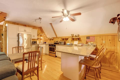 Kitchen | Table | Free WiFi