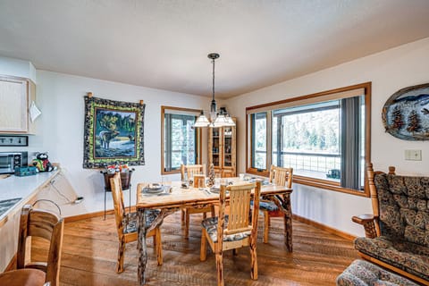 Dining Area | Dishware/Flatware Provided | Main Level