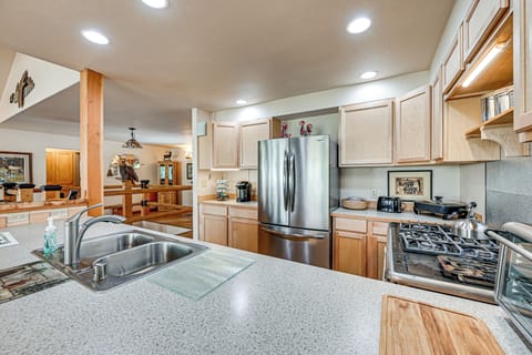 Kitchen | Cooking Basics | Toaster | Toaster Oven | Griddle | Main Level