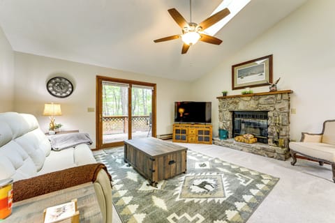 Maggie Valley Vacation Rental | 2BR | 2BA | 1,025 Sq Ft | Stairs to Access