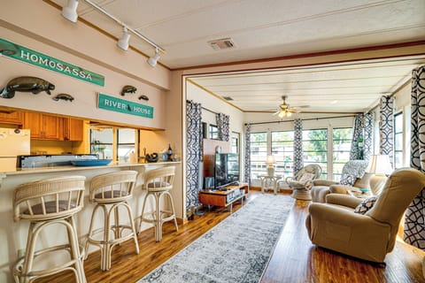 Homosassa Vacation Rental | 2BR | 2BA | Steps Required | 1,008 Sq Ft