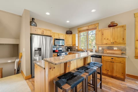 Kitchen with counter seating