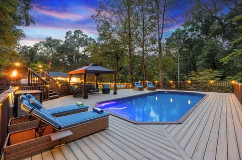 Private pool (seasonal and closed in off-season)