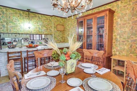 Dining Room | Dishware/Flatware Provided
