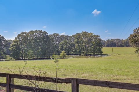 Morton Vacation Rental | 4BR | 2BA | 1,931 Sq Ft | 1 Step to Enter