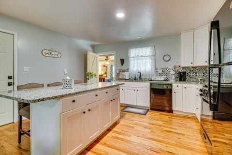 Kitchen | Dishwasher | Dishware & Flatware