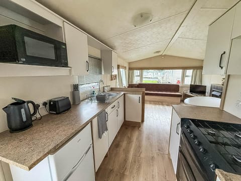 Bright, modern kitchen with spacious dining and lounge area