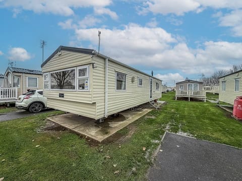 Cozy exterior of a charming vacation home with open skies