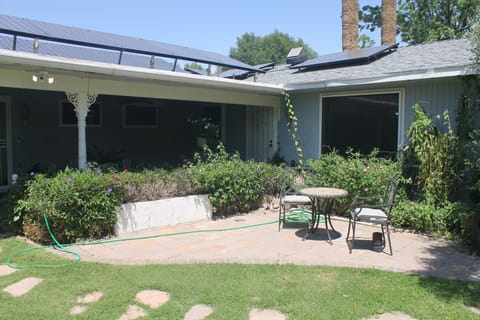 Shady Grove Private entrance & covered patio.