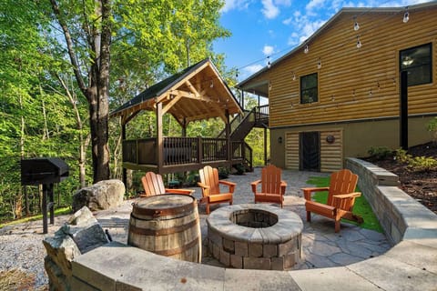 S'mores and soaks! ✨ Create lasting memories in our beautiful outdoor setting.