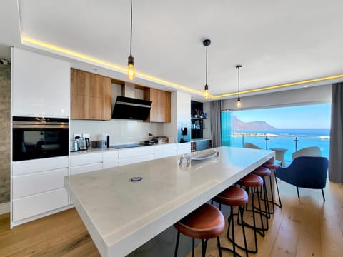 Clifton Luxury Ocean & Mountain View Apartment (30477)