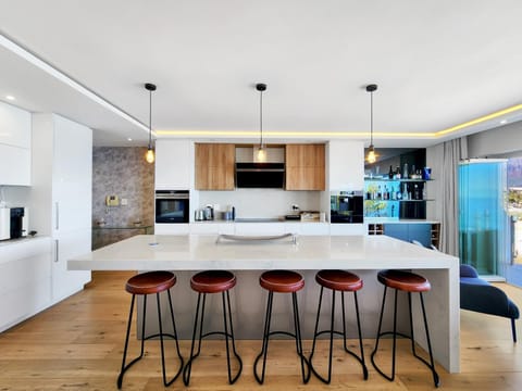 Clifton Luxury Ocean & Mountain View Apartment (30478)