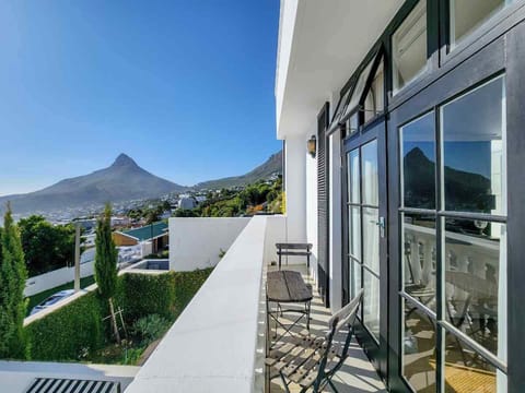 Luxury 4BR Villa w/ Pool & Ocean Views, Bakoven (31103)