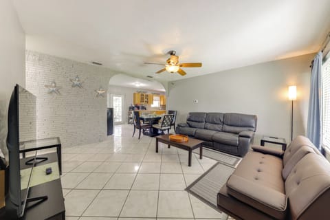 Miramar Vacation Rental | 2BR | 1BA | 1,026 Sq Ft | 1 Step to Access