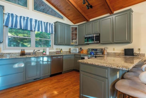 Every great getaway needs a hub—and here, it’s the kitchen. From coffee-fueled mornings to cookie-baking nights, this is where delicious memories are made.