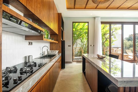 Fully equipped kitchen