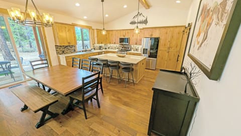 Four more seats at the Kitchen Island