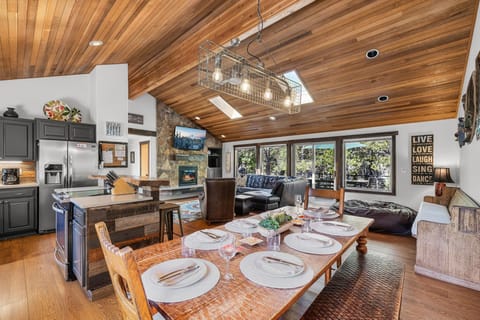 Hoodoo 5- Open Living Space