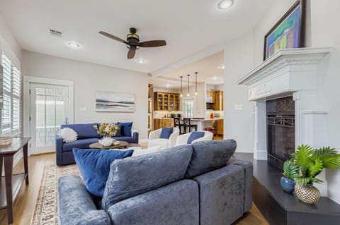 Cozy fireplace living room – perfect for relaxing evenings.