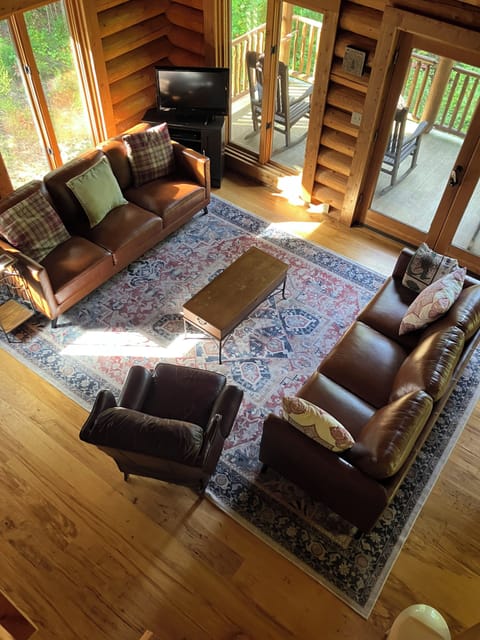 Living area: TV, DVD Player, Board games and DVD provided 