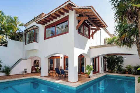 Disfruta de nuestra amplia piscina