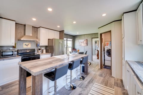 Breakfast Bar | Kitchen