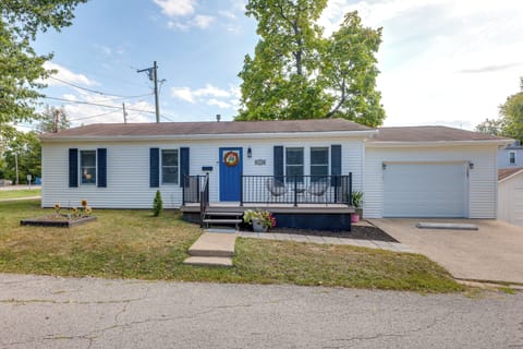 Williamstown Vacation Rental | 3BR | 1BA | 900 Sq Ft | 3 Steps to Enter