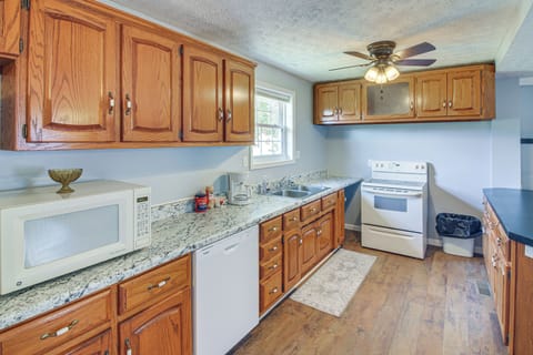 Kitchen | Cooking Basics | Main Floor