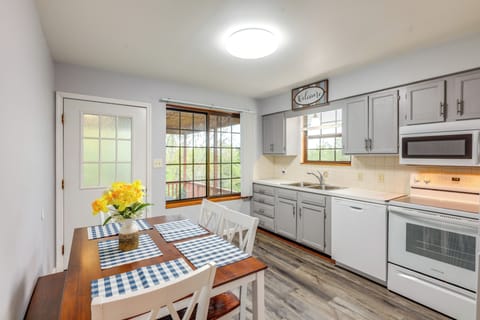 Kitchen | Dishwasher | Toaster