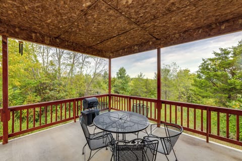 Corinth Vacation Rental | 2BR | 1BA | 970 Sq Ft | Steps to Enter