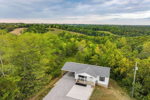 Property Exterior | Driveway (3 Vehicles)