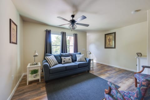 Birmingham Vacation Rental | 1BR | 1BA | 708 Sq Ft | 5 Steps Required