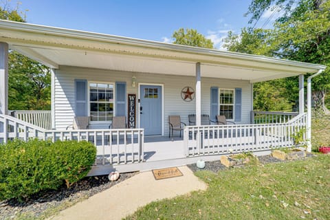 Williamstown Vacation Rental | 2BR | 1BA | 970 Sq Ft | 1 Step to Enter