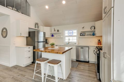 Kitchen | Cooking Basics | Keurig Coffee Maker | Main Level