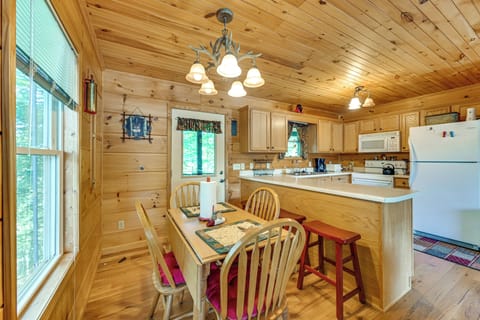 Main Kitchen | Dining Area | Free WiFi