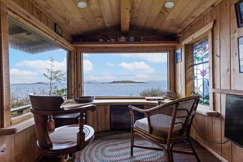 Bonus tiny cabin in front of main cabin