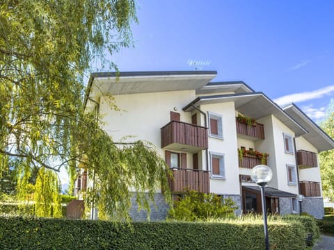 Apartment, Estate, Yard, Lawn, Landscaping, Balcony, Villa