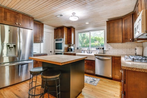 Kitchen | 1st Floor | Dual Keurig/Drip Coffee Maker | Cooking Basics