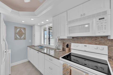 Light and bright island kitchen