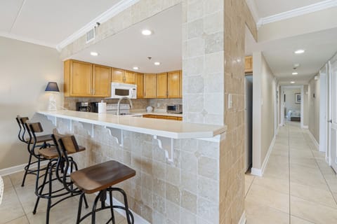 Easy Breezey Ocean Breeze West 306 - Breakfast Bar!