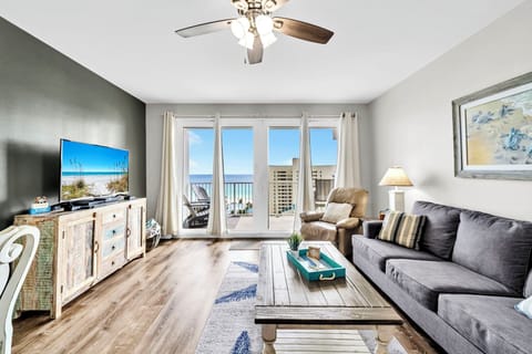 Welcome to Laketown Wharf 906