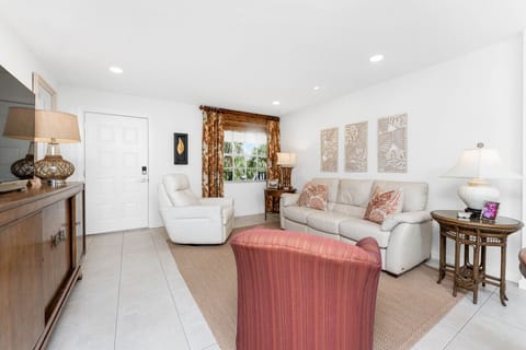 Dimmable overhead lighting adds ambience to any room