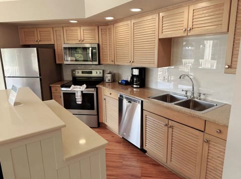 Full kitchen with full size refrigerator/freezer with ice maker.