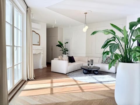 Bright living room space with terrace access 