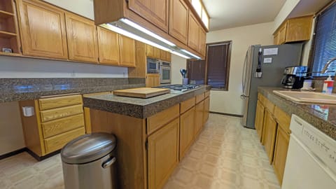 Goldfinch 3 - Main Floor, Kitchen