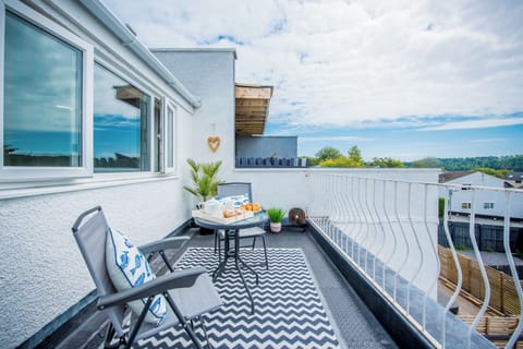 Enjoy your morning coffee here. Look right, are the horses playing in the field?