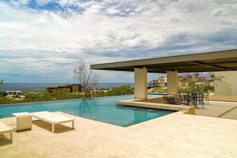 SHARED INFINITY POOL WITH OUTDOOR KITCHEN