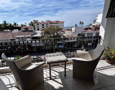 Balcon y vista tercer piso