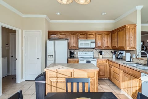 Simple space, happy cooking