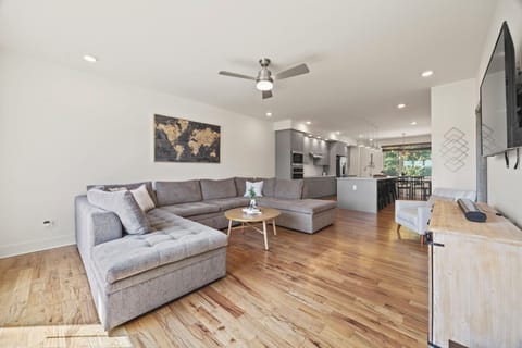 Open layout and easy access into Kitchen and Dining..!